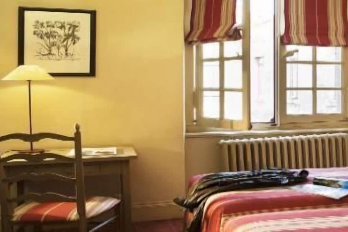 Superior Room | Minibar, desk, soundproofing, cribs (free)