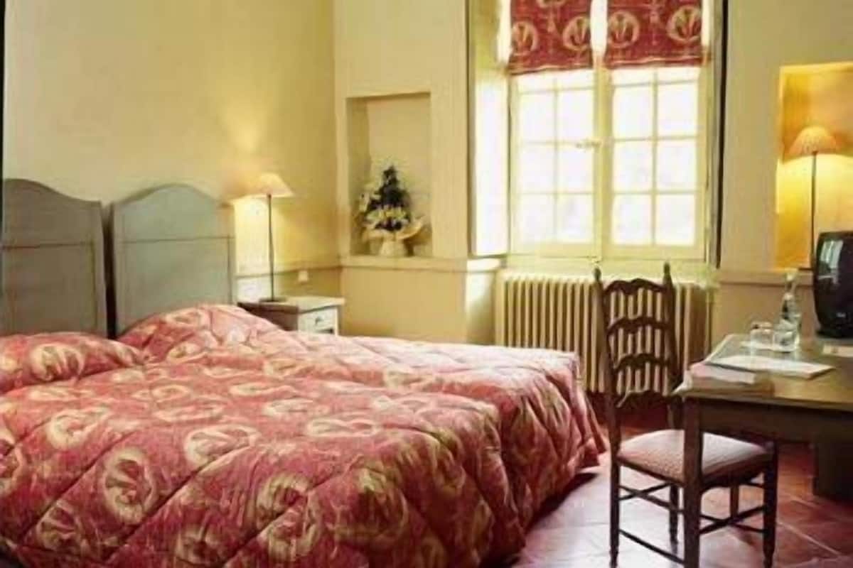 Traditional Room | Minibar, desk, soundproofing, cribs (free)