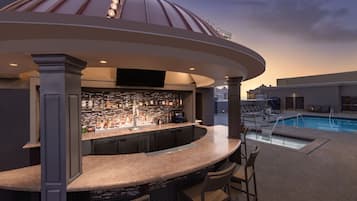 2 μπαρ/lounge, μπαρ σε ταράτσα, λόμπι-μπαρ πολυτελείας
