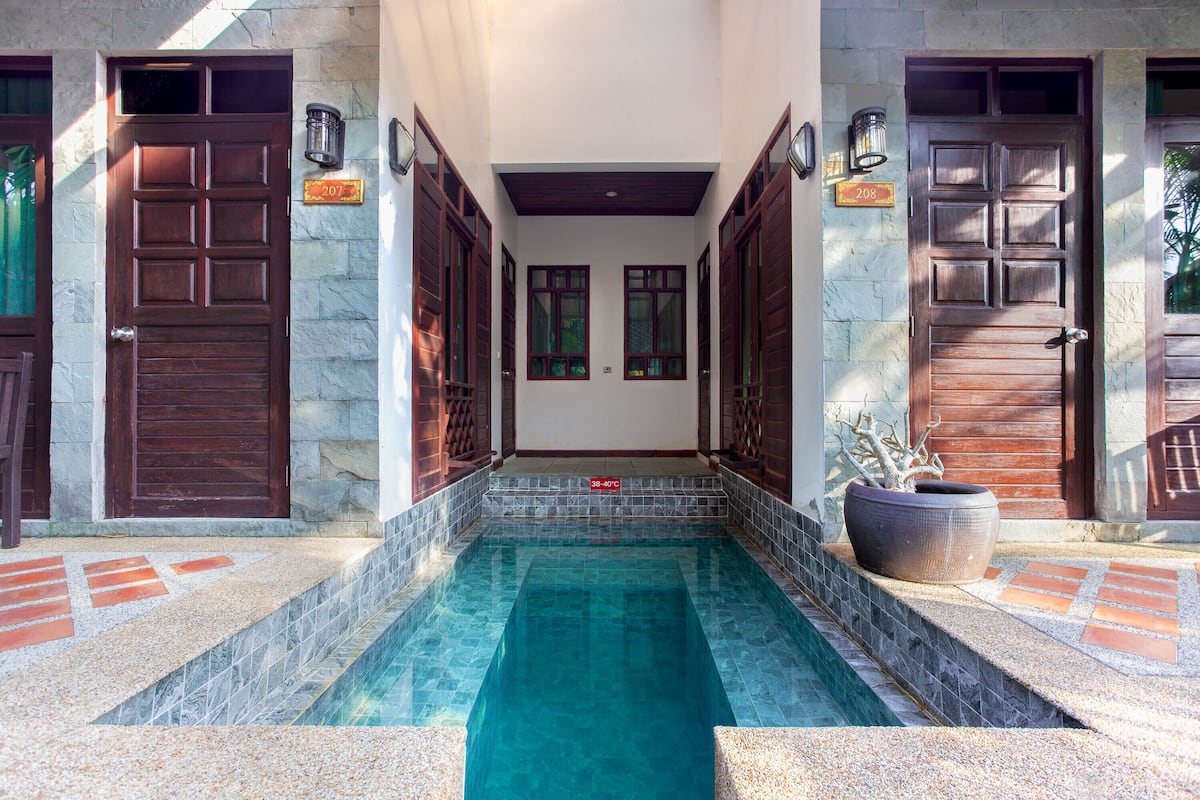 Two-Bedroom Hot Spring Pool Villa | ตู้นิรภัยในห้องพัก, ผ้าม่านกันแสง, Wi-Fi ฟรี, ผ้าปูที่นอน