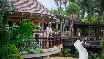 Poolside bar