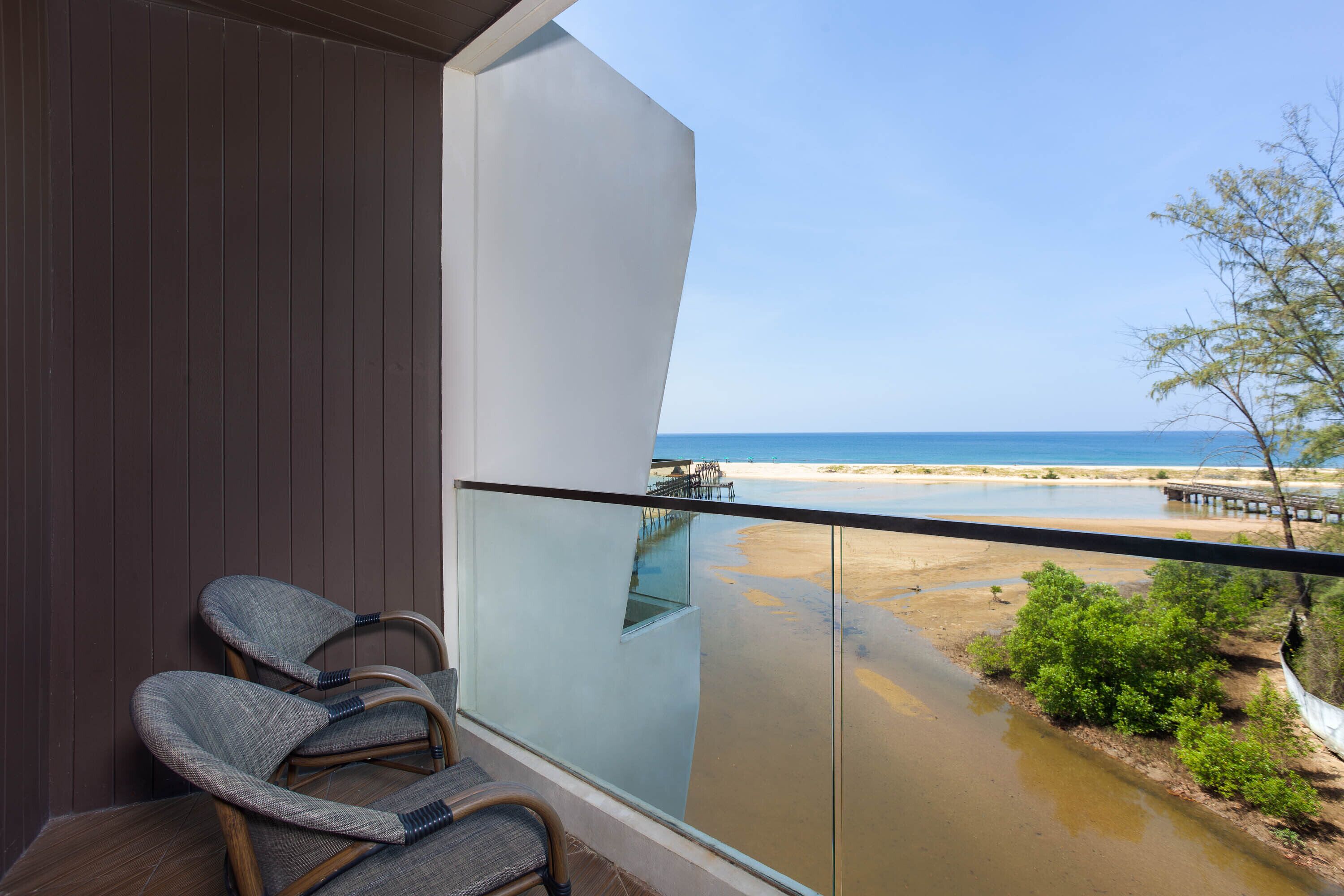 Deluxe Seaview (Modern Style) | 客房内保险箱、遮光窗帘、免费 WiFi、床单