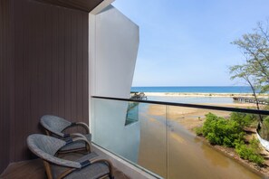 Deluxe Seaview (Modern Style)