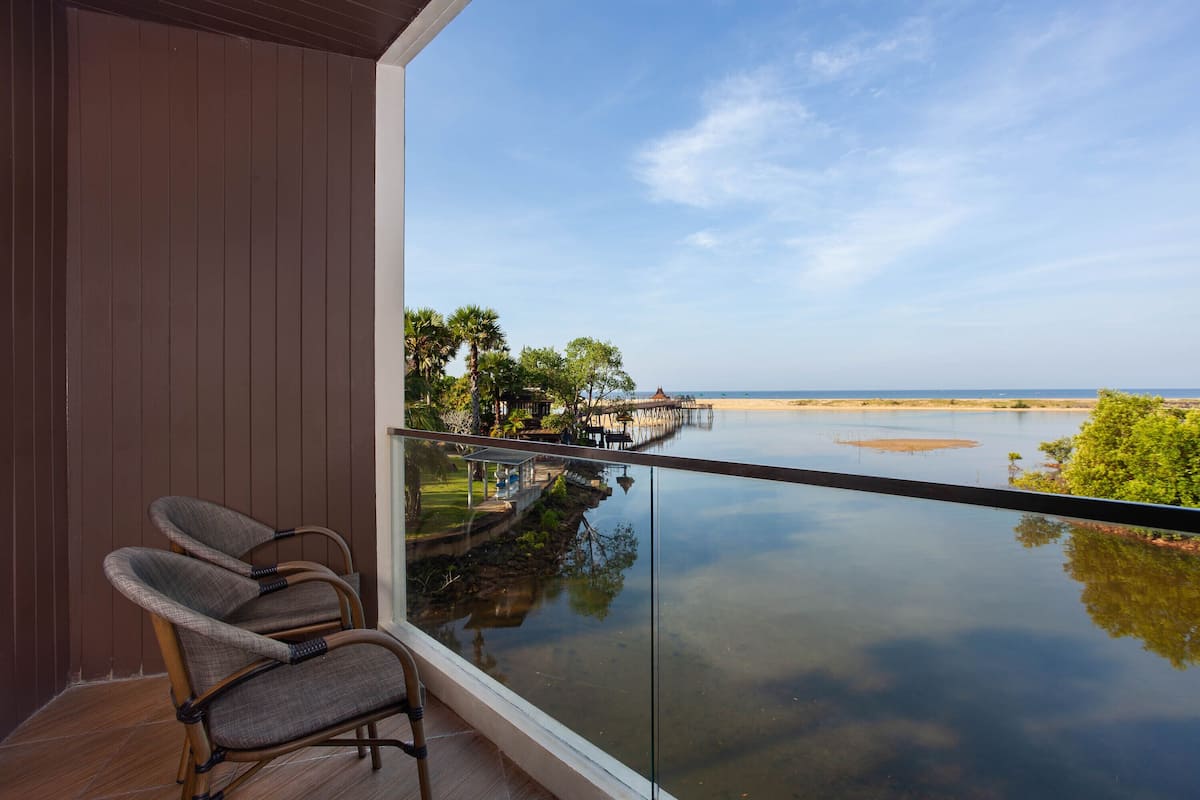 Deluxe Seaview (Modern Style) | ตู้นิรภัยในห้องพัก, ผ้าม่านกันแส  ง, Wi-Fi ฟรี, ผ้าปูที่นอน