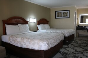 Desk, iron/ironing board, free WiFi, bed sheets - Sanger Inn (Sanger)
