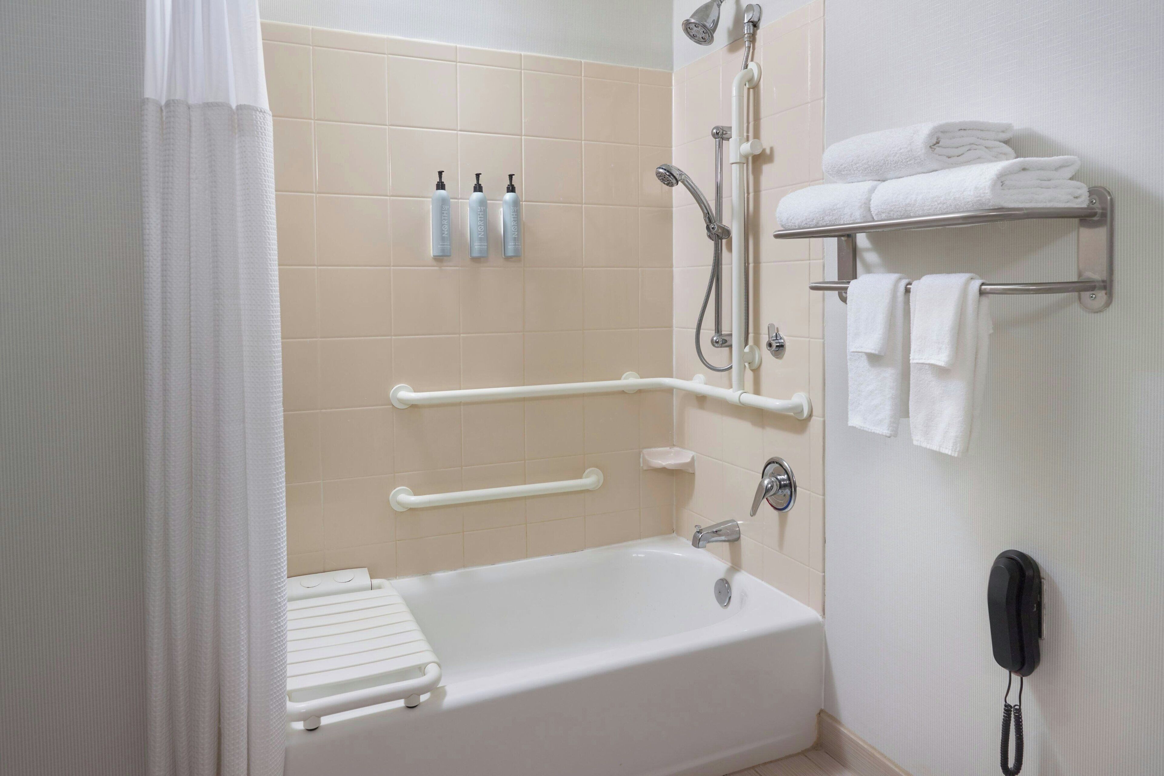 高級寢具、羽絨被、書桌、手提電腦工作空間