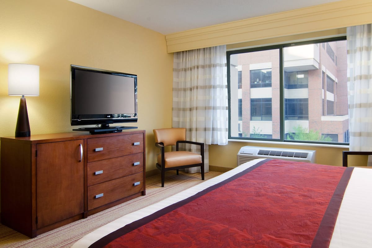 Premium bedding, down comforters, desk, laptop workspace