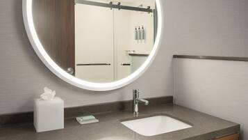 Kelengkapan dandanan diri percuma, pengering rambut, tuala disediakan