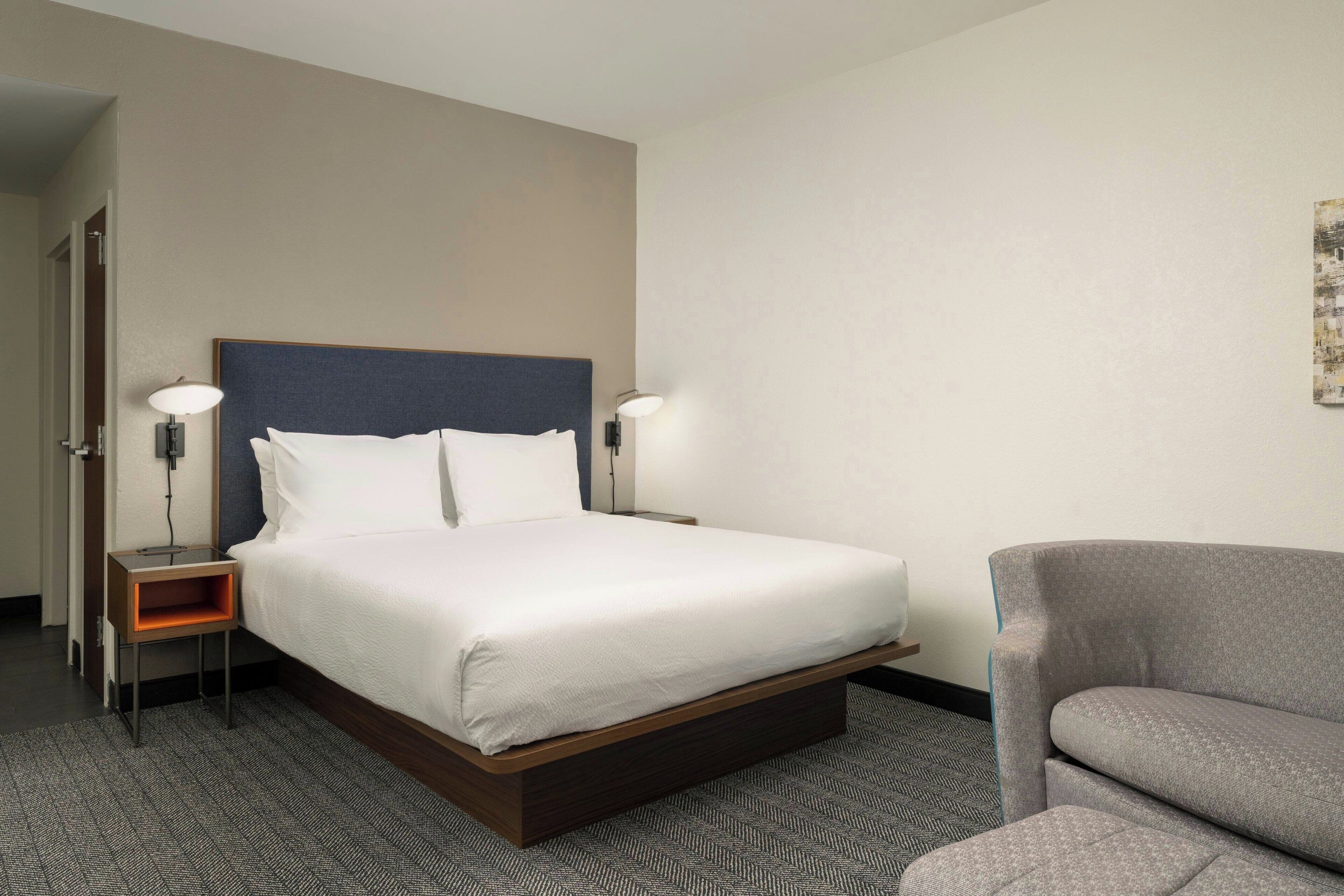 ห้องพัก, เตียงคิงไซส์ 1 เตียง และโซฟาเบด | เครื่องนอนระดับพรีเมียม, ผ้านวมขนเป็ด, เตียงเมมโมรีโฟม