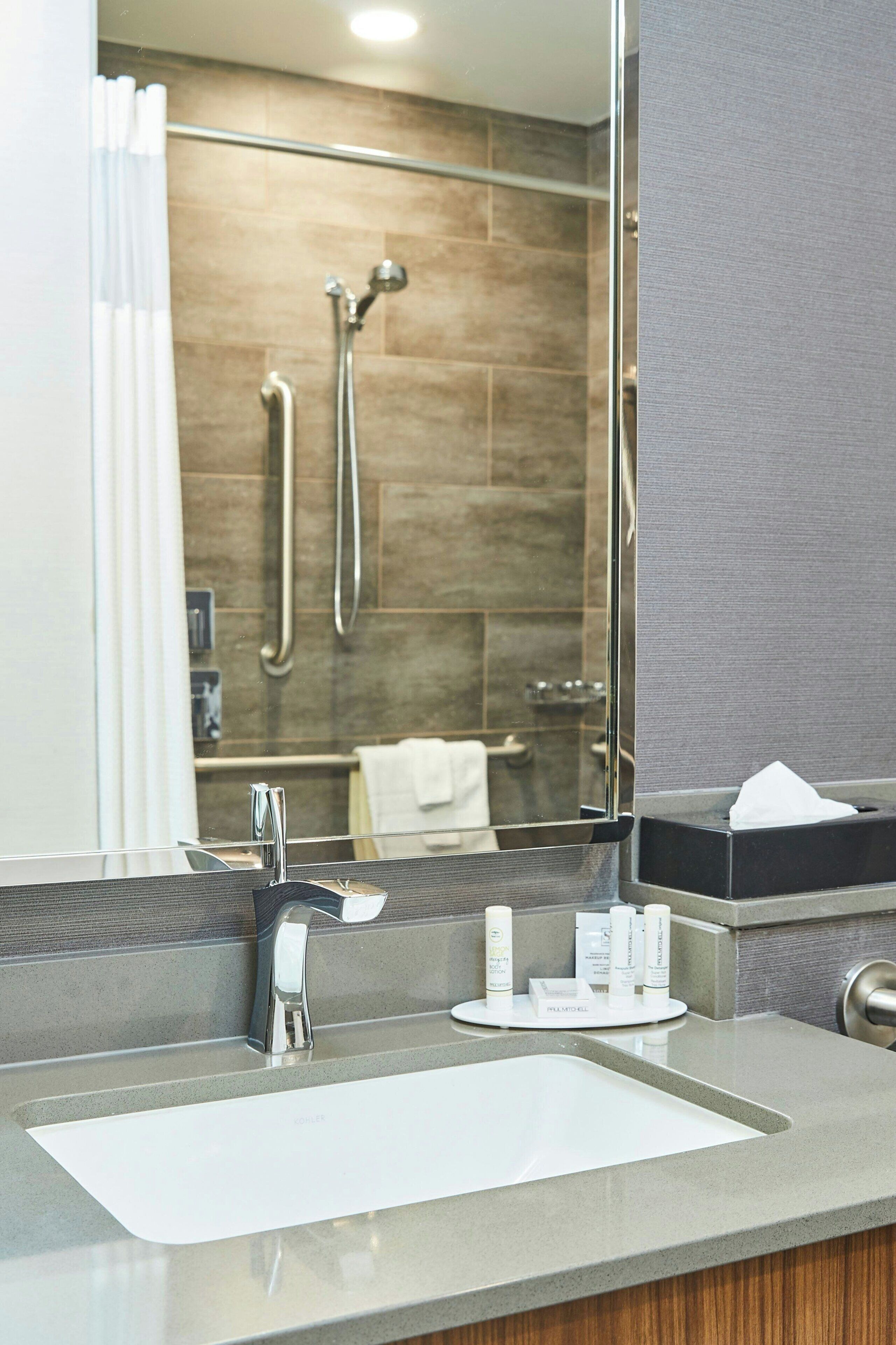 combined shower/bathtub, free toiletries, hair dryer, towels