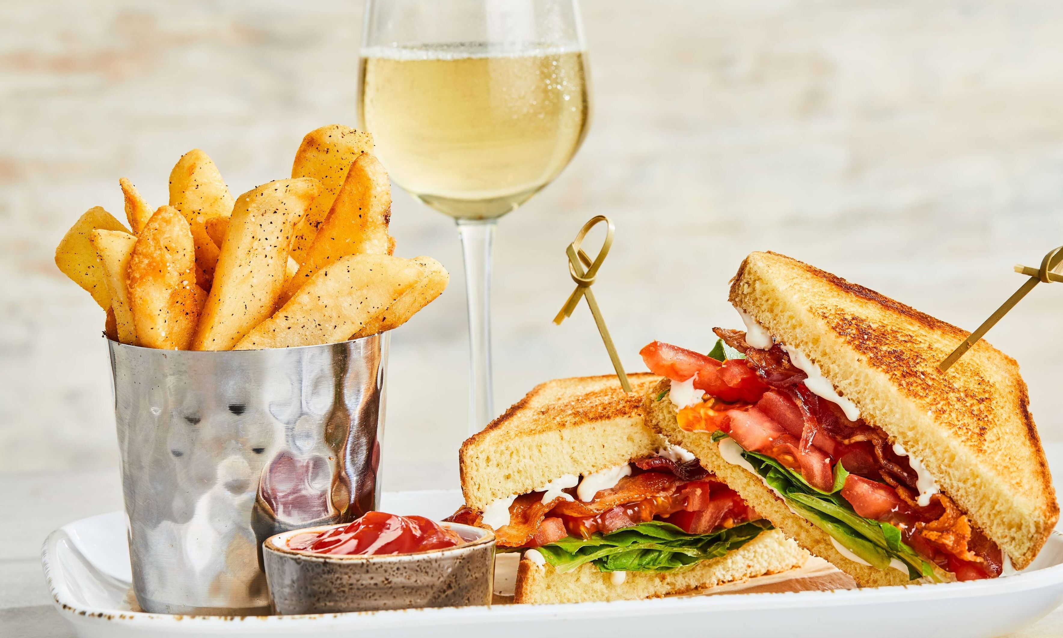 breakfast and dinner served, american cuisine