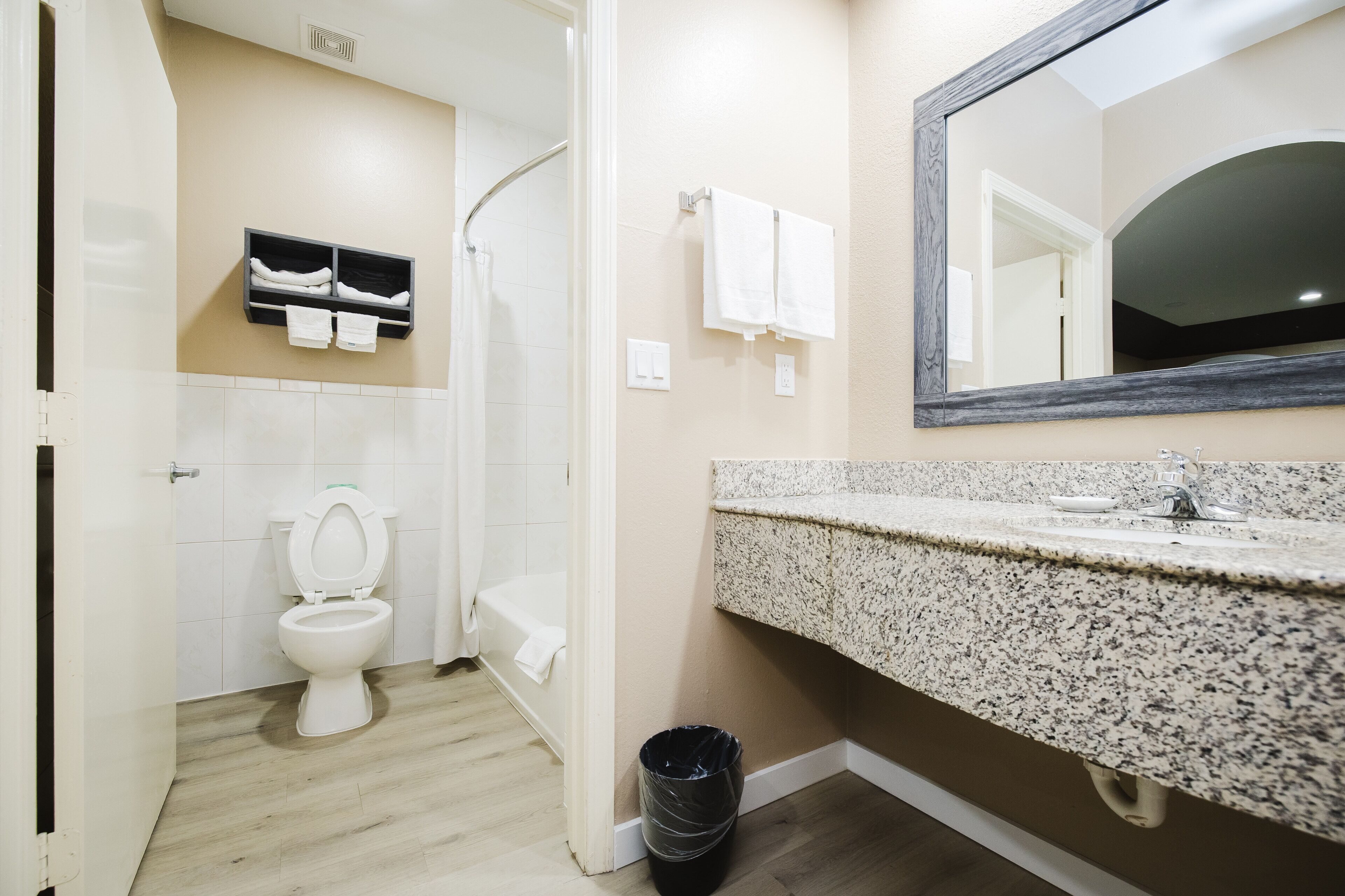 Combined shower/bathtub, deep-soaking bathtub, free toiletries