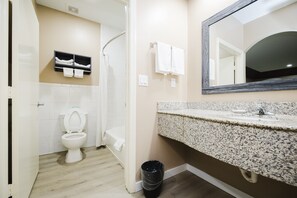 Combinació de dutxa i banyera i banyera profunda 