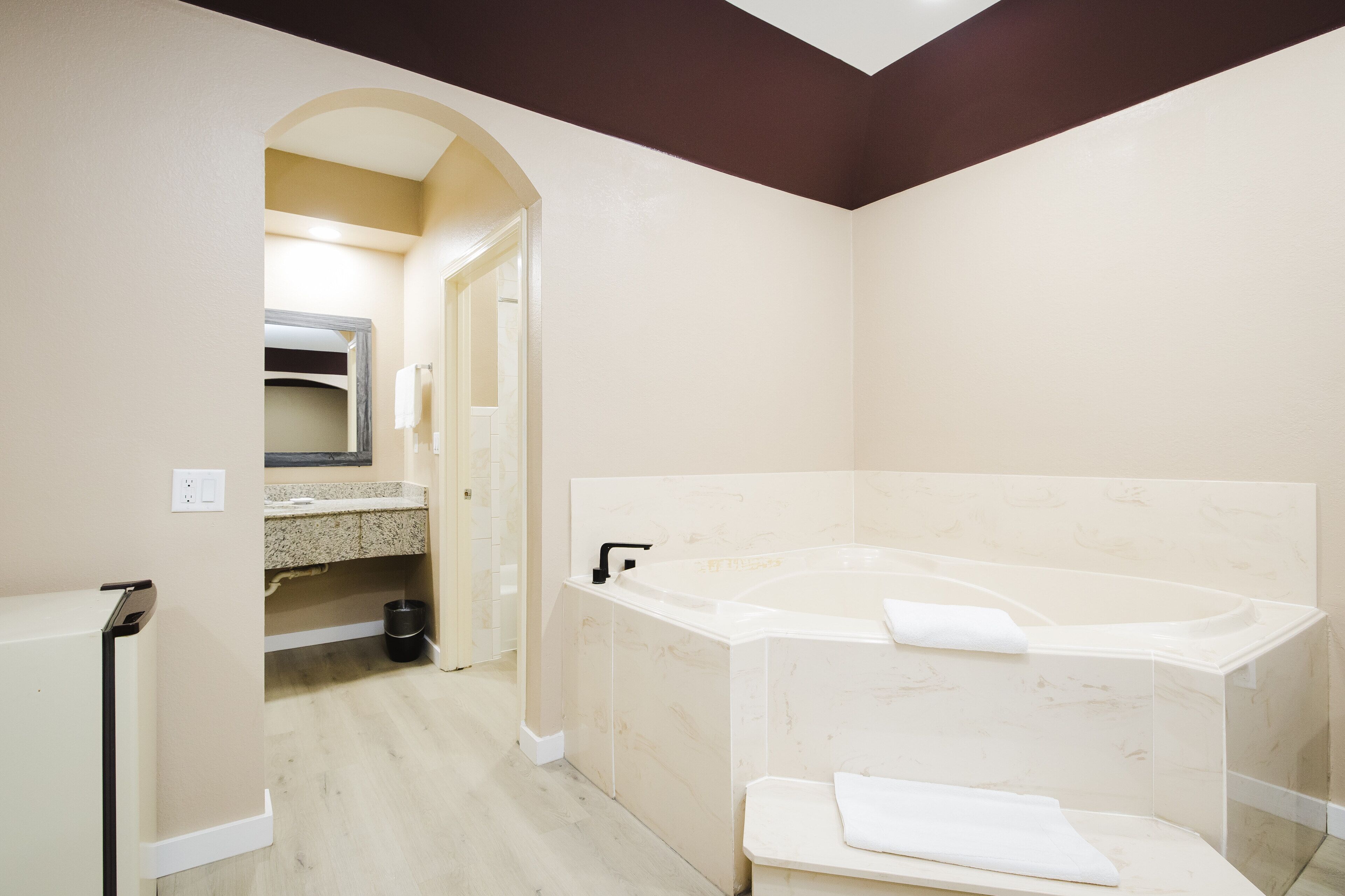Sapphire Inn & Suites — photo 2