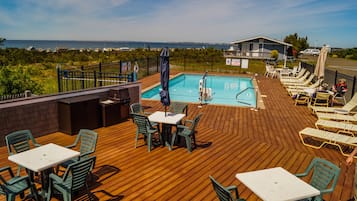 Seasonal outdoor pool