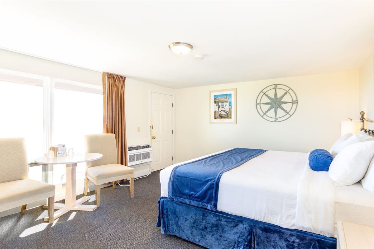 1 bedroom, rollaway beds, bed sheets