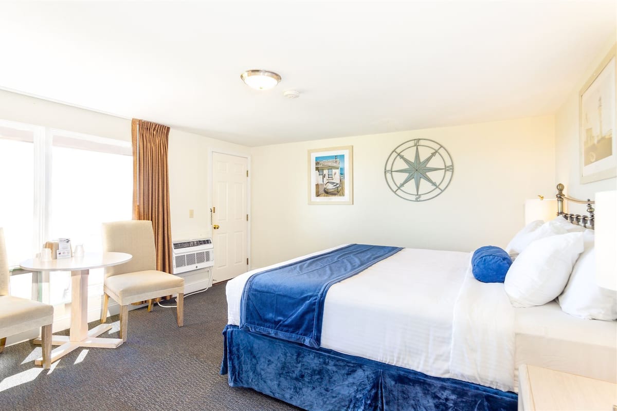 Rollaway beds, bed sheets