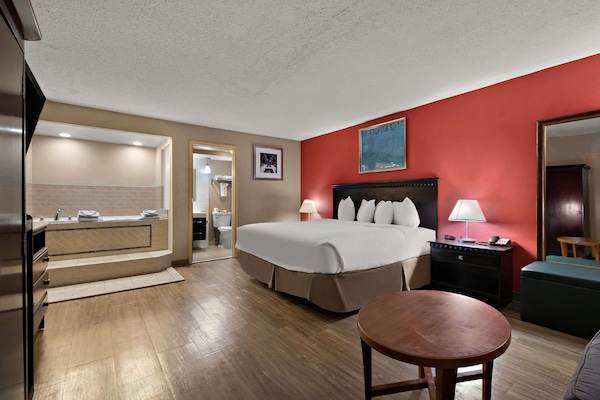 Standard Room, 1 King Bed, Non Smoking, Jetted Tub | Pillowtop beds, desk, iron/ironing board, cribs (free)
