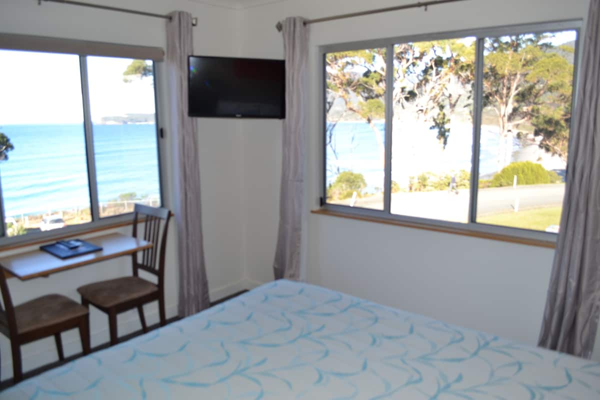 Premium Hotel Queen Room