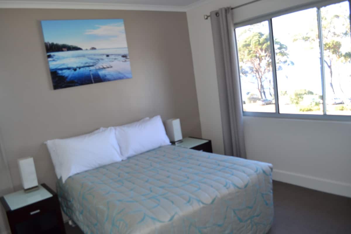 Premium bedding, free WiFi