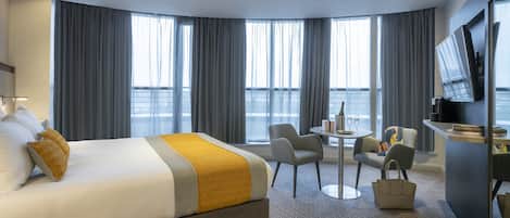 Executive King Room | In-room safe, desk, iron/ironing board, travel crib