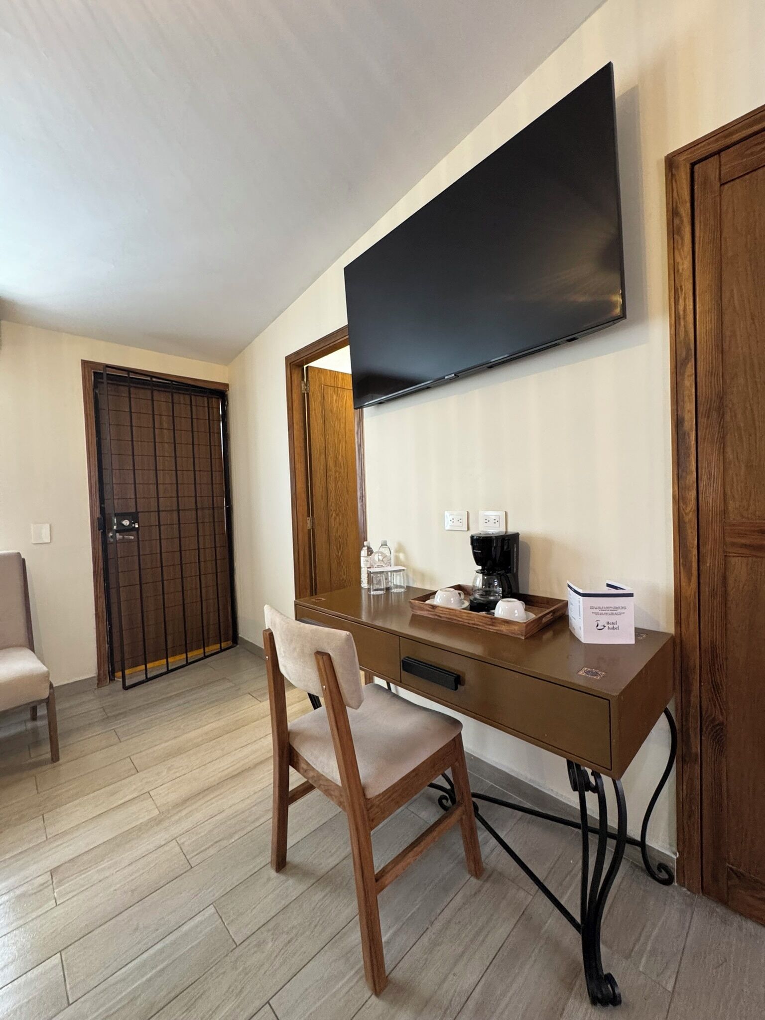 junior double room | television