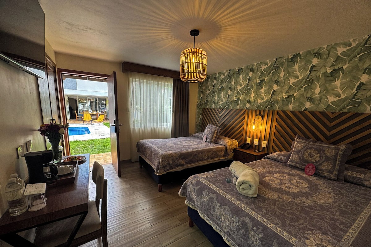 Standaard tweepersoonskamer, 2 tweepersoonsbedden | Luxe beddengoed, donzen dekbedden, een kluis op de kamer