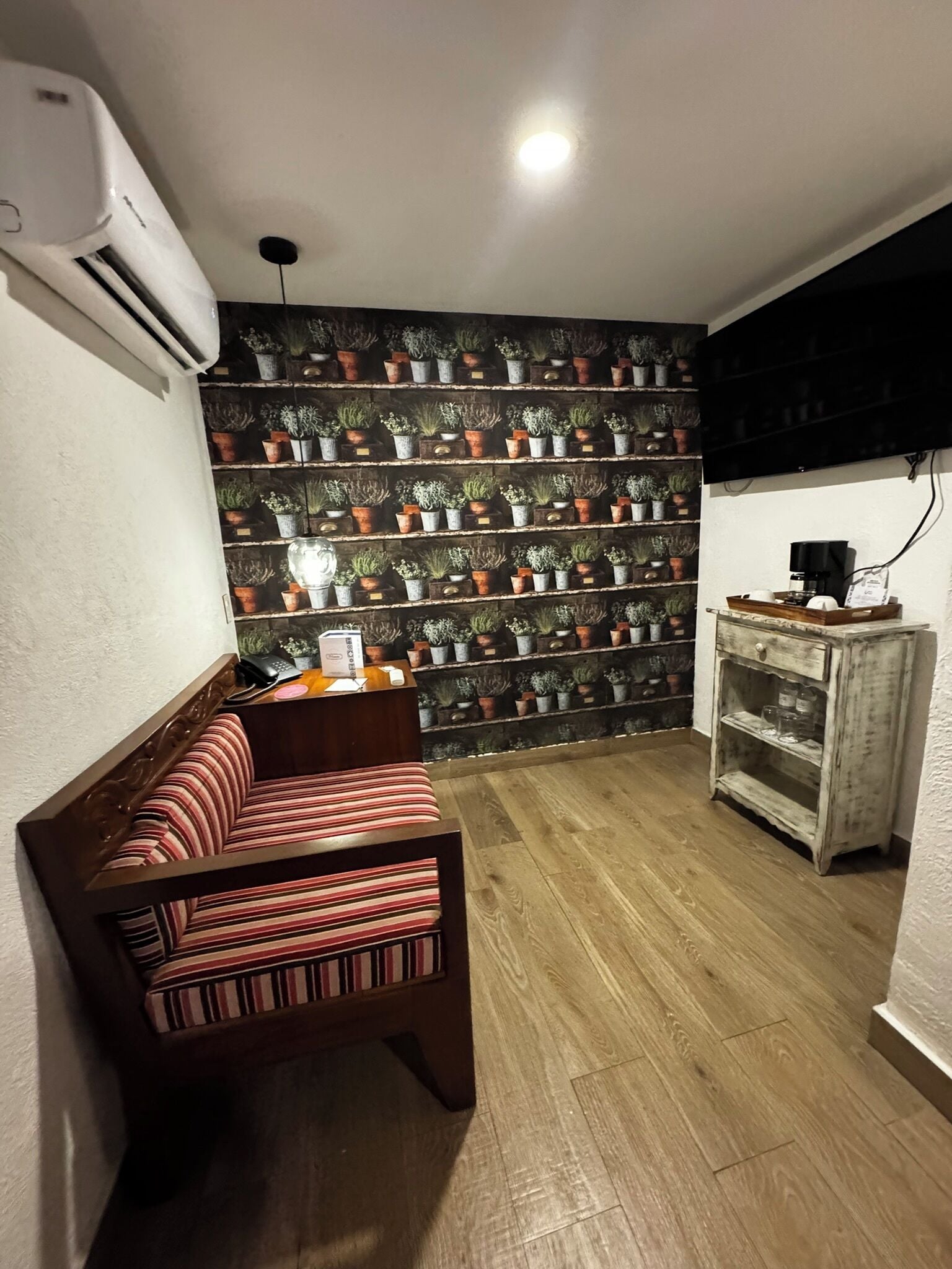 city double room, 1 bedroom | television