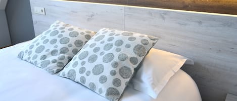 Standard Room | In-room safe, desk, blackout curtains, soundproofing