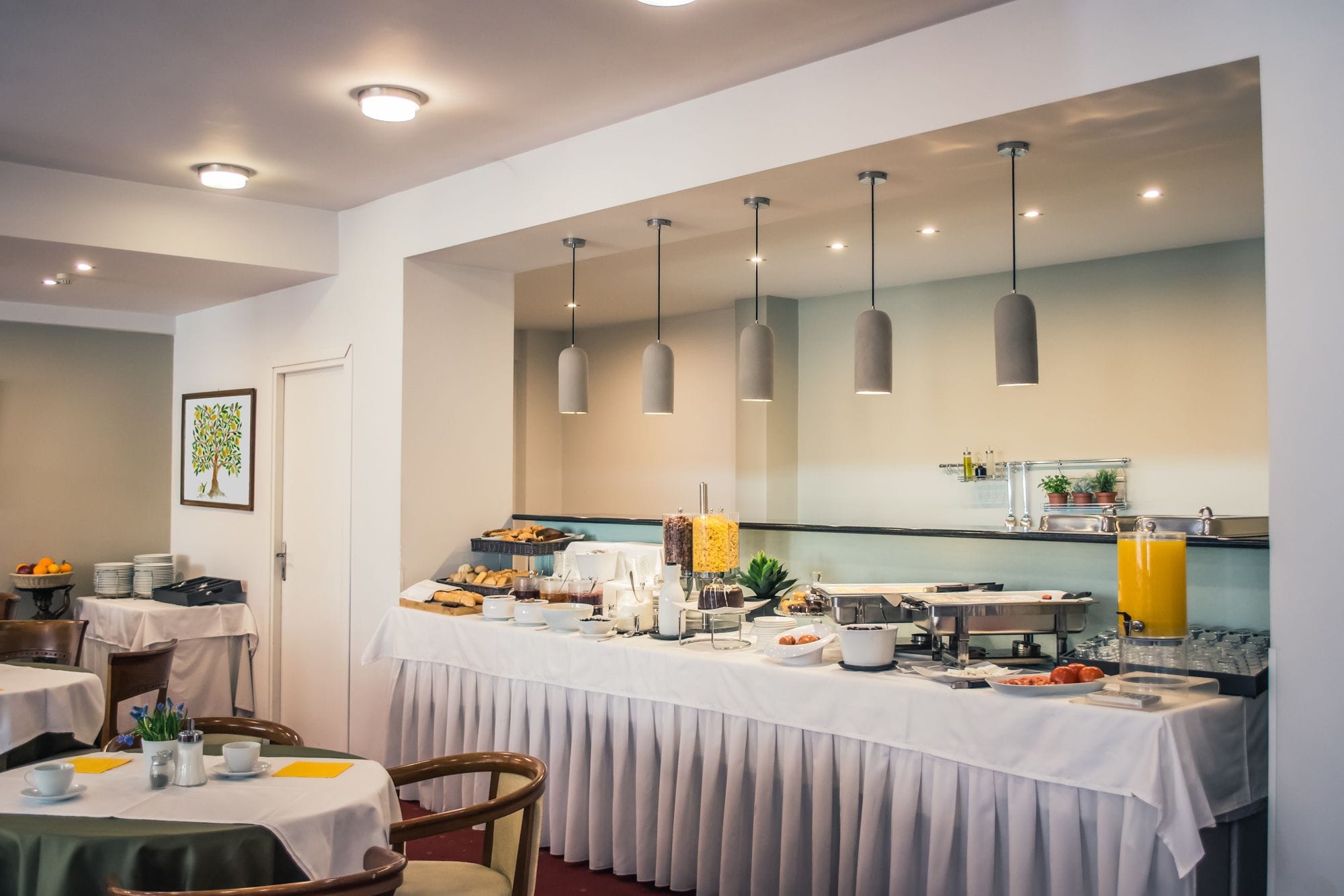 Free daily buffet breakfast 