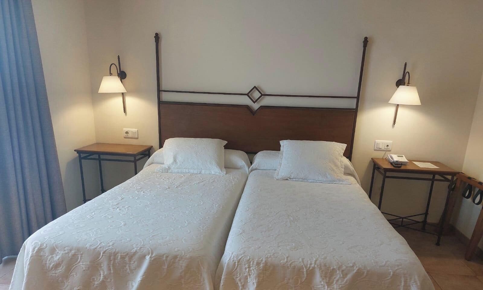 슈피리어 더블룸 | 객실 내 금고, 책상, 암막 커튼, 무료 유아용 침대