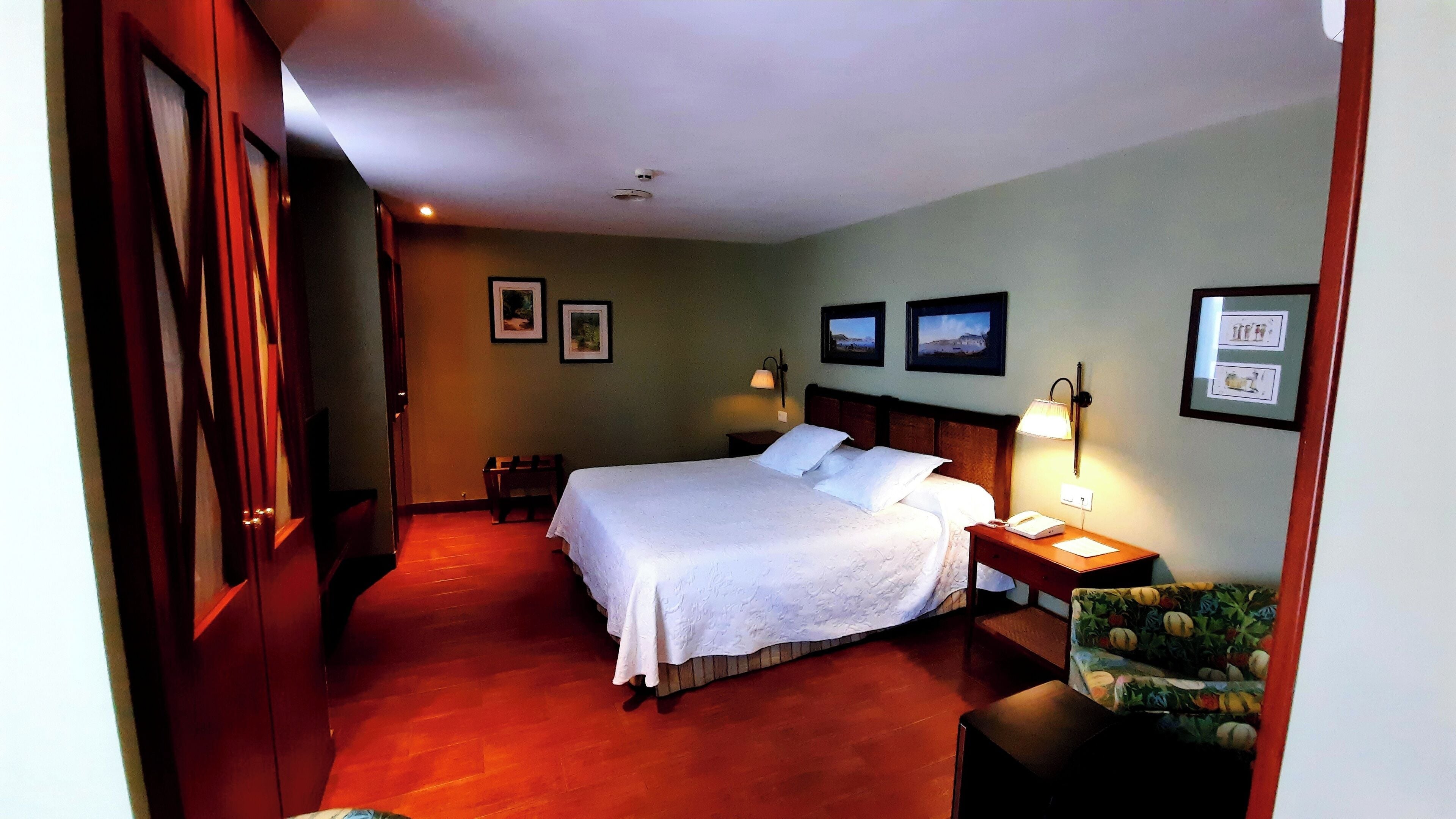 스위트 | 객실 내 금고, 책상, 암막 커튼, 무료 유아용 침대