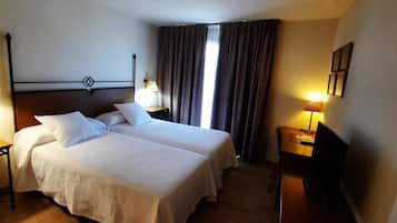 Caja fuerte, escritorio, cortinas opacas y cunas gratuitas