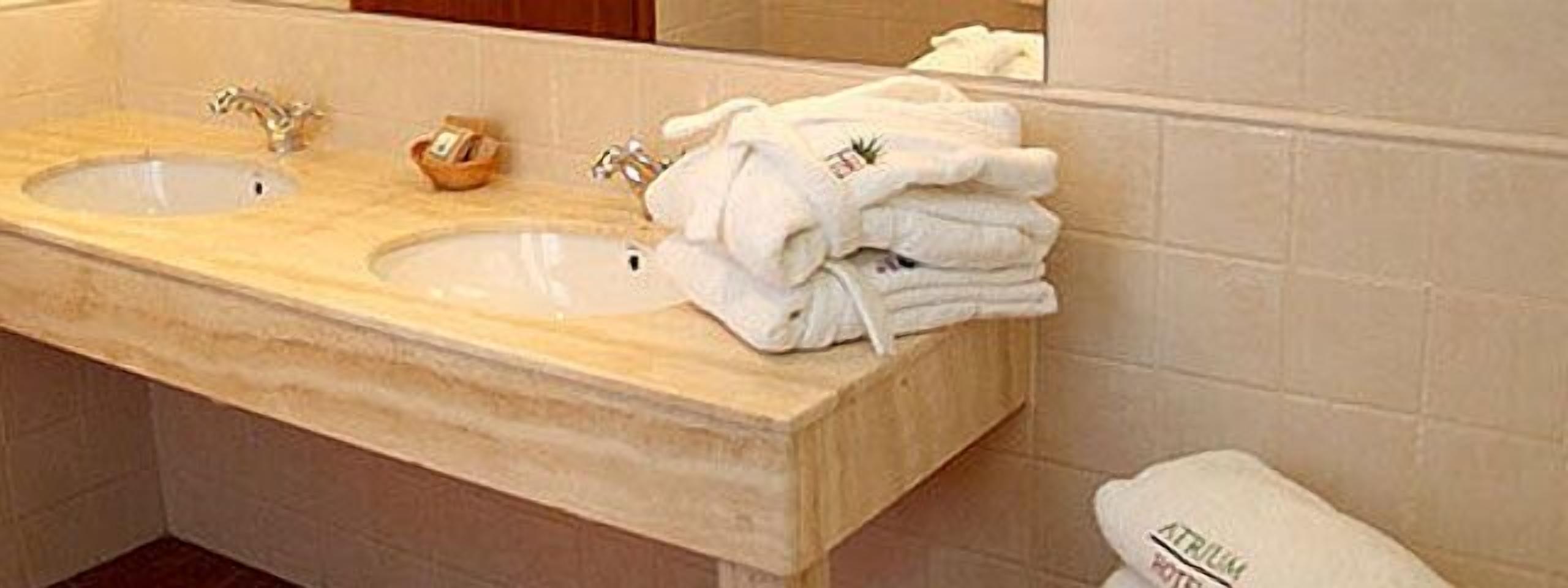 superior double room | bathroom amenities | combined shower/bathtub, free toiletries, hair dryer, bidet