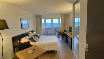 Quarto superior, terraço | Frigobar, escrivaninha, Wi-Fi de cortesia, acesso para cadeiras de rodas