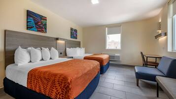 Cofres nos quartos, escrivaninha, espaço de trabalho para notebook