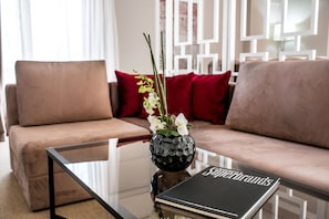Luxury Suite | Living area | Plasma TV - Hotel Boavista (Timisoara)