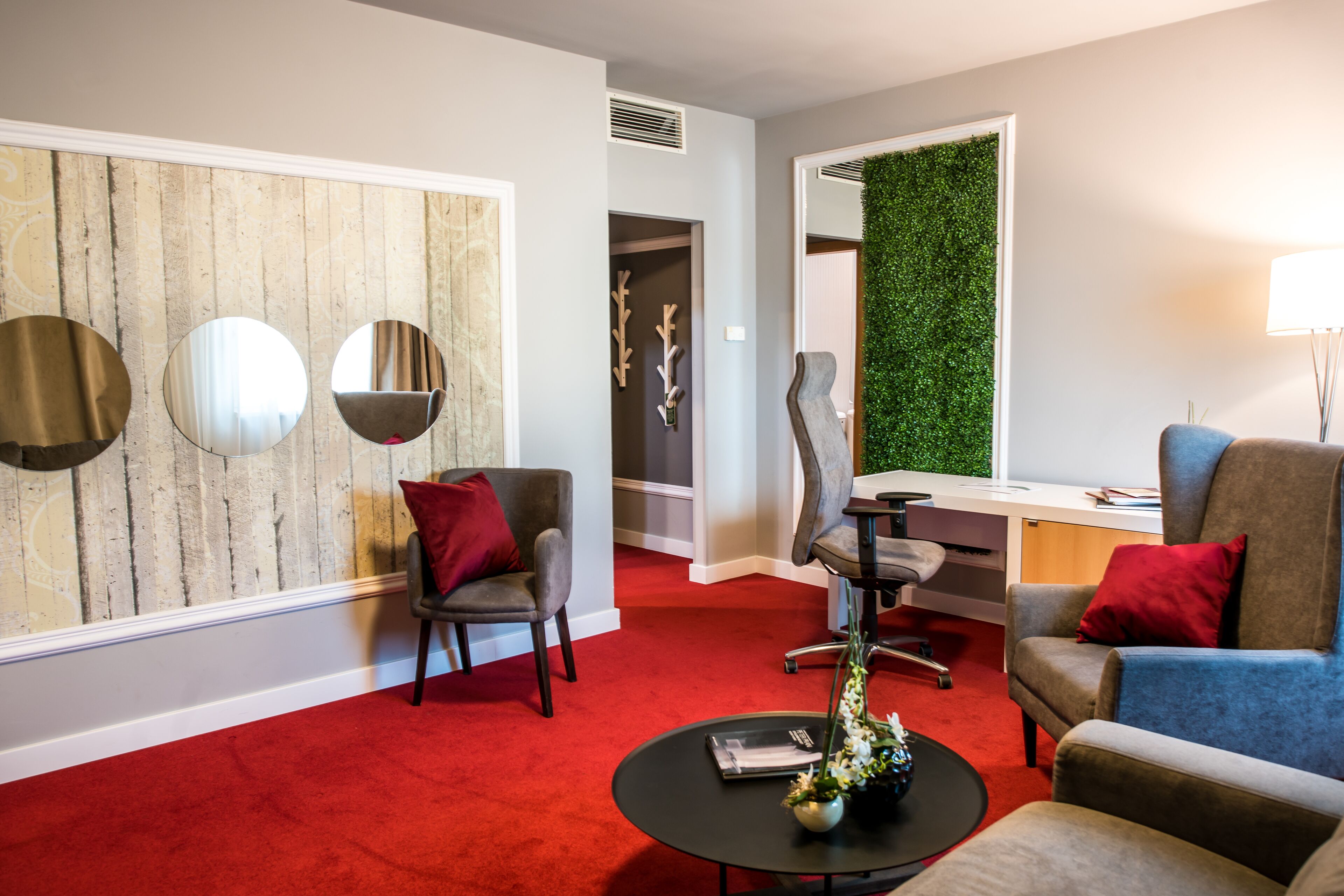 suite | living area | plasma tv