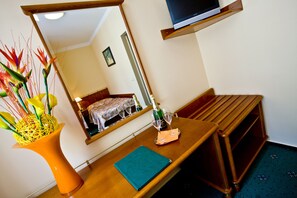Desk, blackout drapes, iron/ironing board, free WiFi - Hotel Melantrich (Prague)