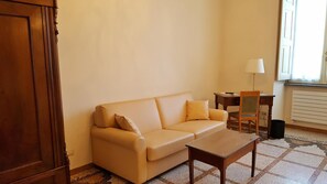 Suite | Living room | TV