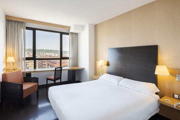 1 bedroom, desk, laptop workspace, blackout drapes - Hotel Rice Bulevar (Burgos)