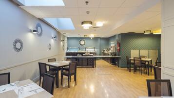 Dagelijks ontbijtbuffet (EUR 10 per persoon)