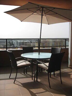 Superior Double Room (Cathedral View) | 1 bedroom, desk, laptop workspace, blackout drapes