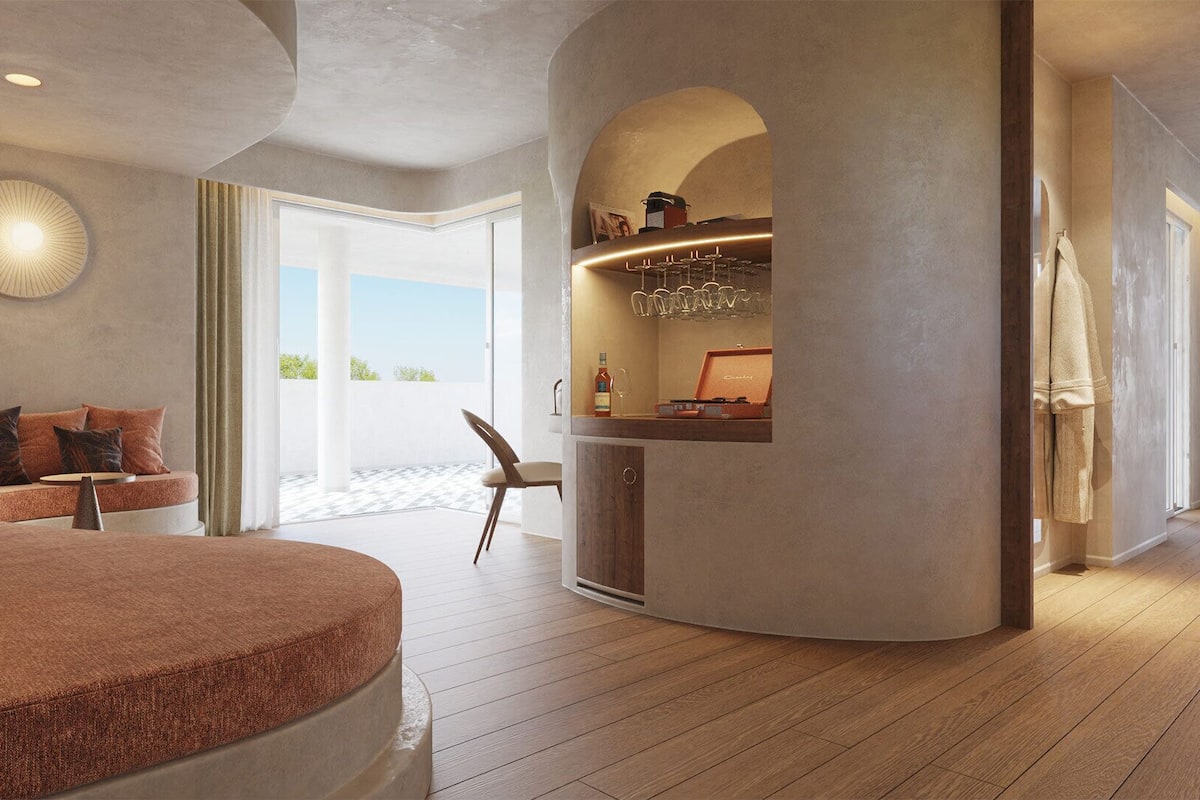 Minibar, in-room safe, desk, iron/ironing board