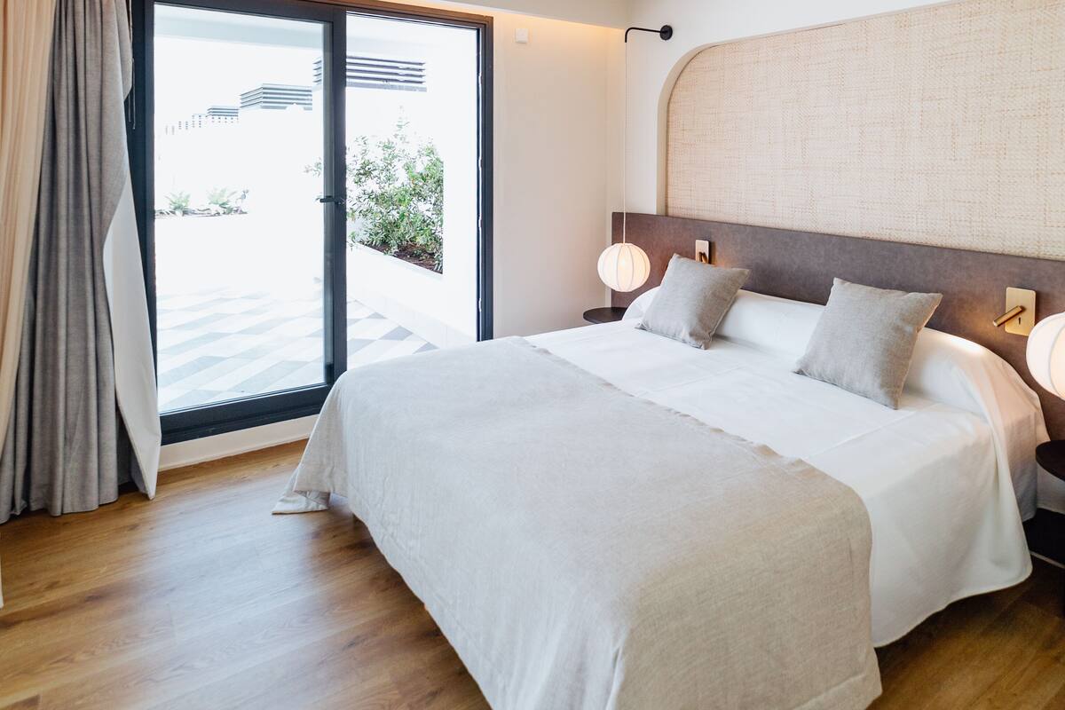 master suite | 1 bedroom, minibar, in-room safe, desk