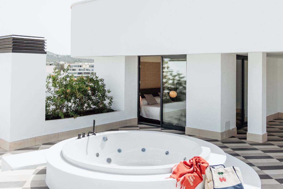 master suite | terrace/patio