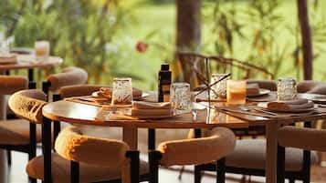Café da manhã, almoço e jantar
