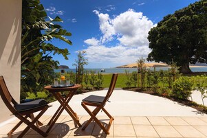 Superior Beachfront King Room | Terrace/patio