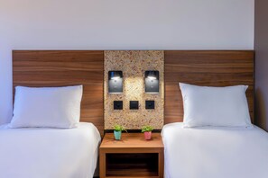 Room, 2 Twin Beds | Desk, laptop workspace, soundproofing, free WiFi - greet Hotel Chatellerault (Chatellerault)