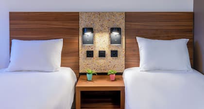 greet Hotel Chatellerault